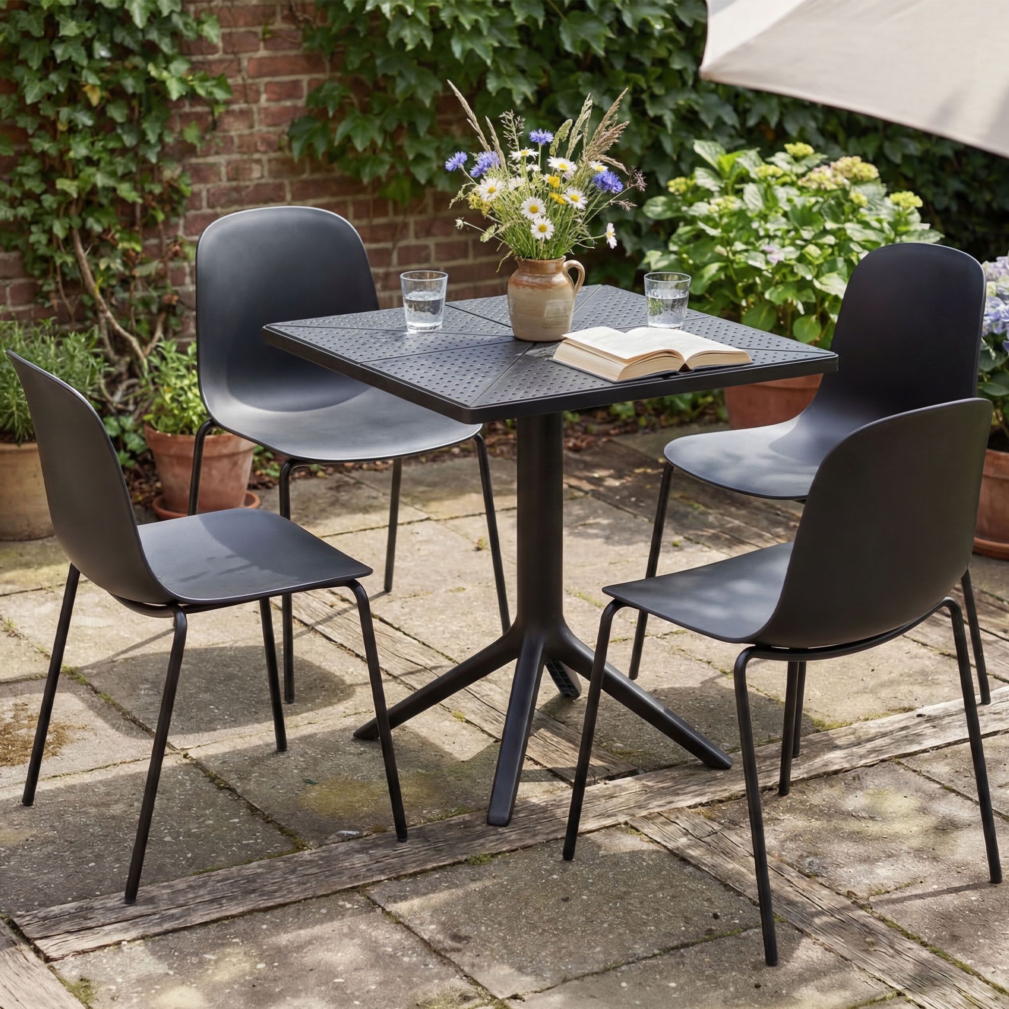 Gartenmöbel-Set Nerra mit 4 Stühlen schwarz